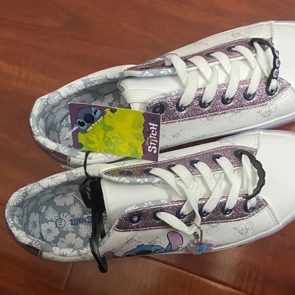 Stylish Kids Shoes with Purple Accents - Picture 2 of 5